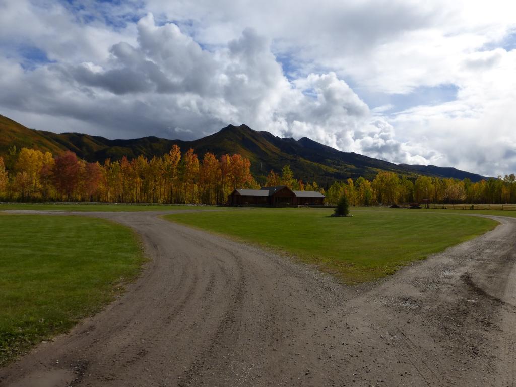 Folding Mountain B & B Fort Nelson Exterior foto
