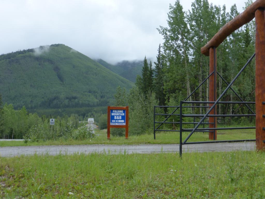 Folding Mountain B & B Fort Nelson Exterior foto